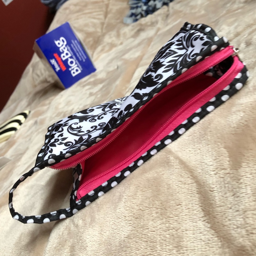makeup bag - Picture 2 of 3